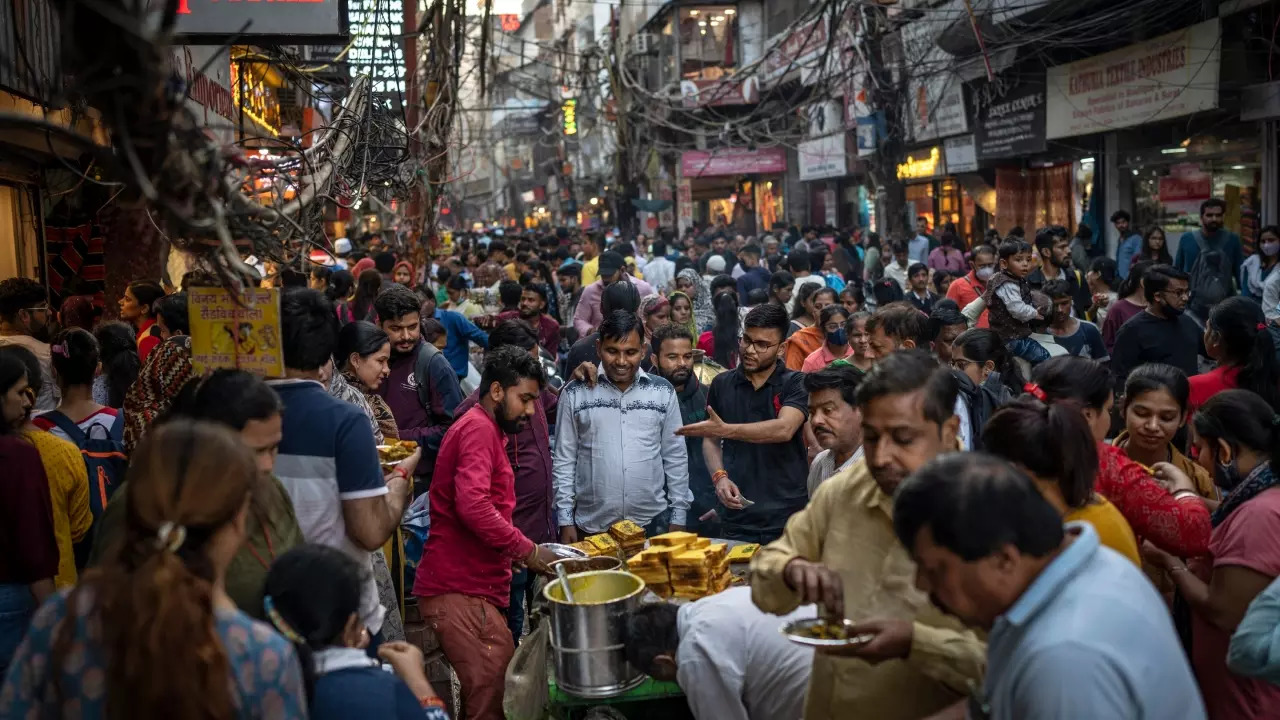 India population Indian crowd New Delhi market