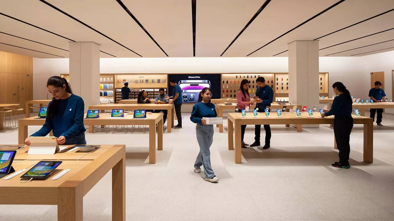 Apple Store In Delhi Inside View Of Second Indian Retail Outlet Pics