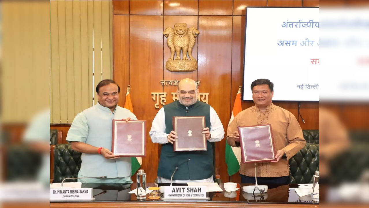 The Memorandum of Understanding (MoU) was signed by Assam Chief Minister Himanta Biswa Sarma and Arunachal Pradesh Chief Minister Pema Khandu at the North Block office of the Ministry of Home Affairs (MHA).