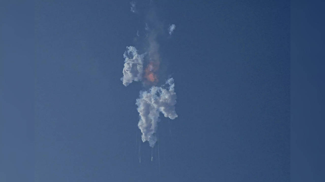 SpaceX giant rocket explodes minutes after launch from Texas