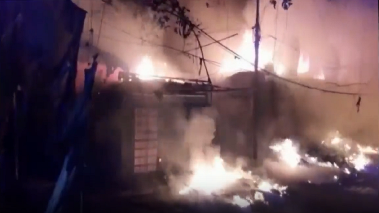 Massive Fire Breaks Out At Delhi's Sarojini Nagar Market