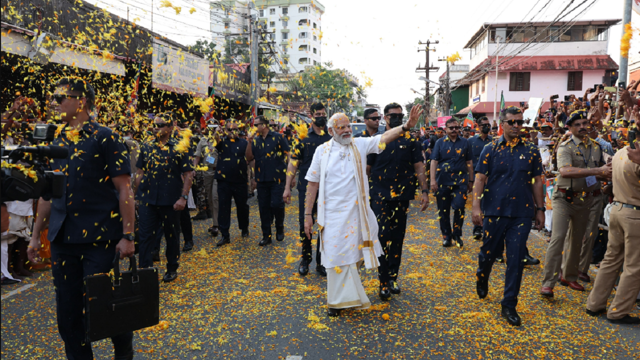 PM Modi Walks Ahead Of Convoy During Roadshow In Kerala (Photo: Twitter/BJP)