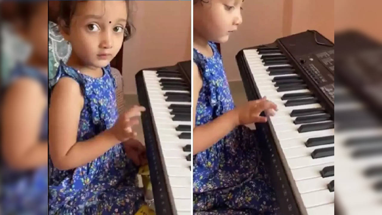 viral video, Little Girl Playing Piano