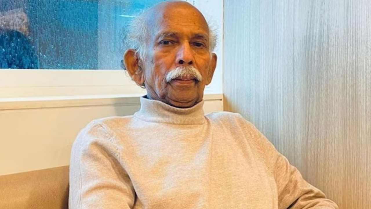 Veteran Malayalam Actor Mamukkoya COLLAPSES On Football Field veteran-malayalam-actor-mamukkoya-collapses-on-football-field
