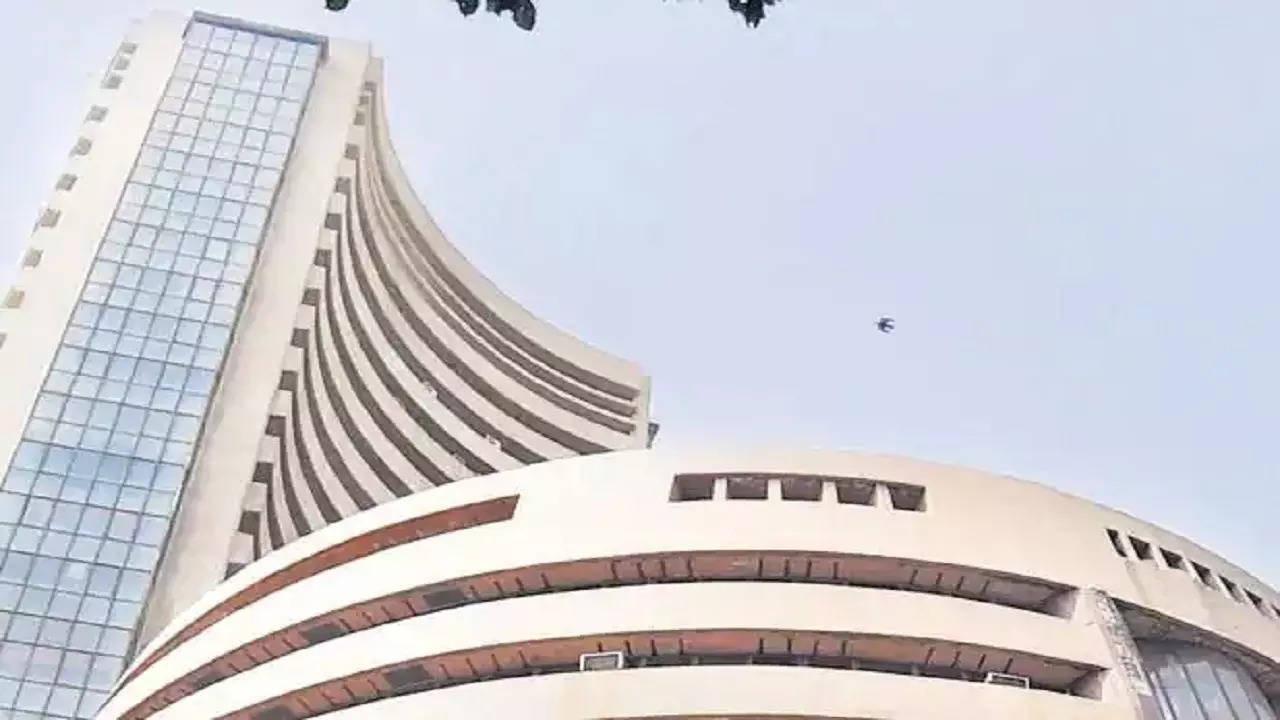 Stock Market Highlights April 27 2023 Nifty ends over 17900 Sensex rises 300 points IT auto lead rally