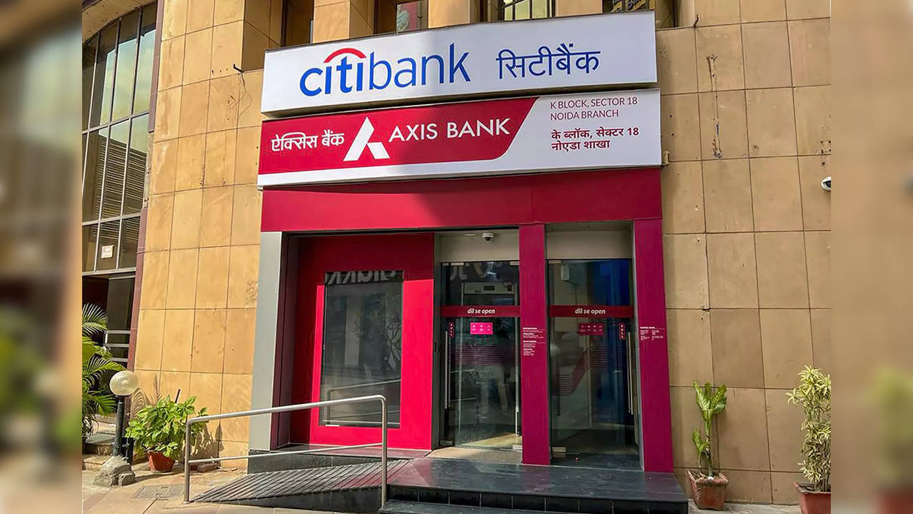 Axis Bank Q4 results: Pvt bank posts net loss of Rs 5,728.42 crore on Citi consumer biz acquisition; know dividend, fundraising plans