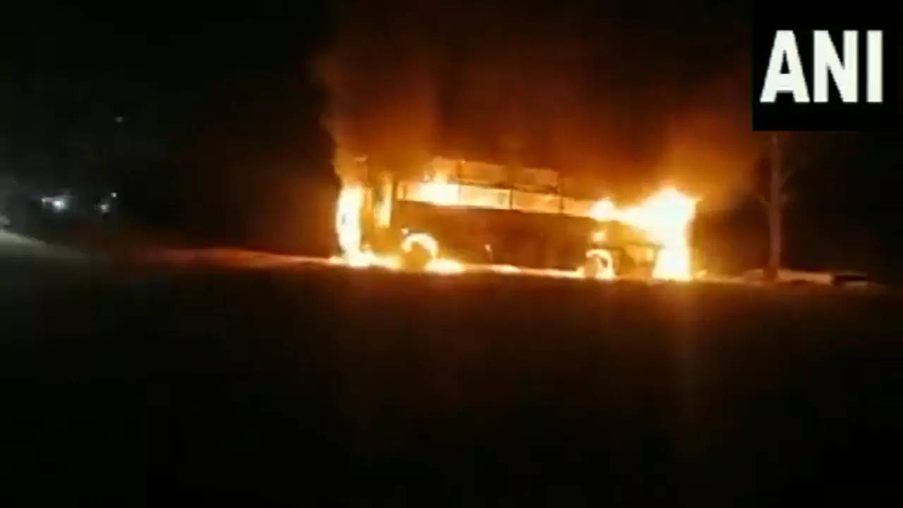 Mumbai-Ahmedabad bus fire