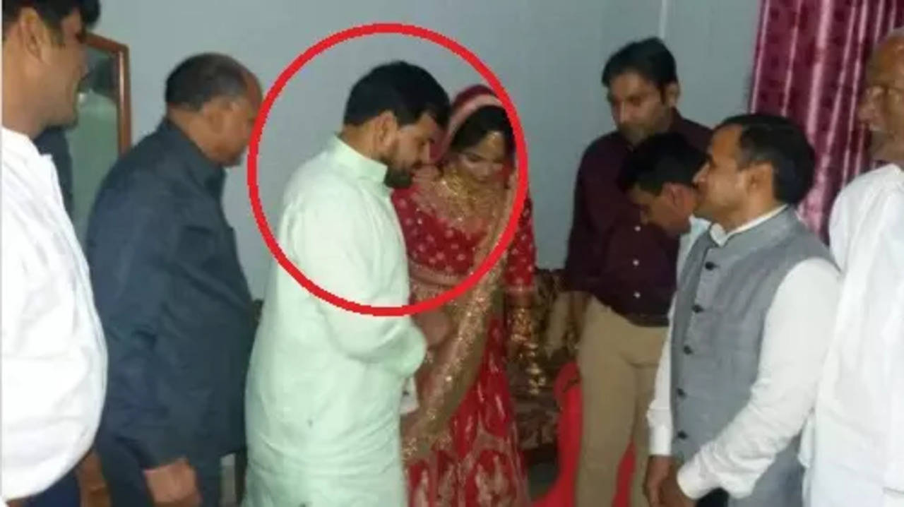 Sakshi Malik's wedding picture with Brij Bhushan Sharan Singh