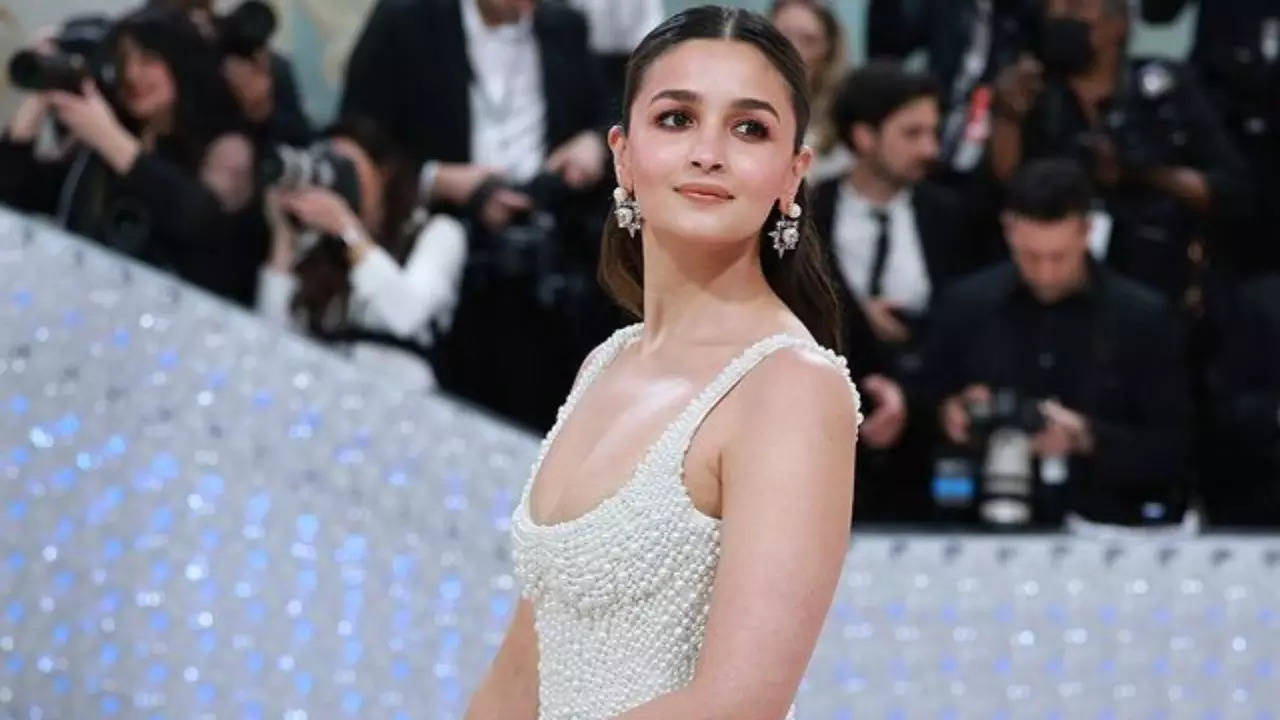 Met Gala 2023: Alia Bhatt PROUDLY Decodes Her 'Made In India' Look Made With 1 Lakh Pearls