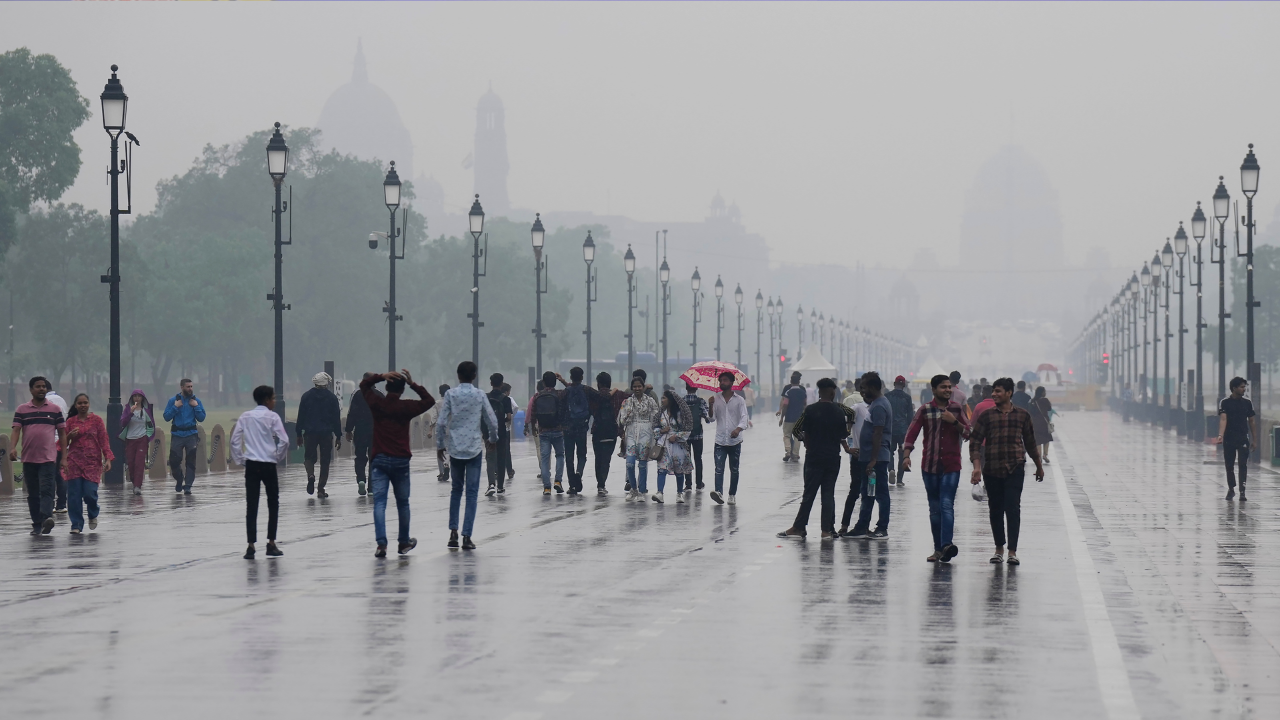 Delhi receives Rainfall