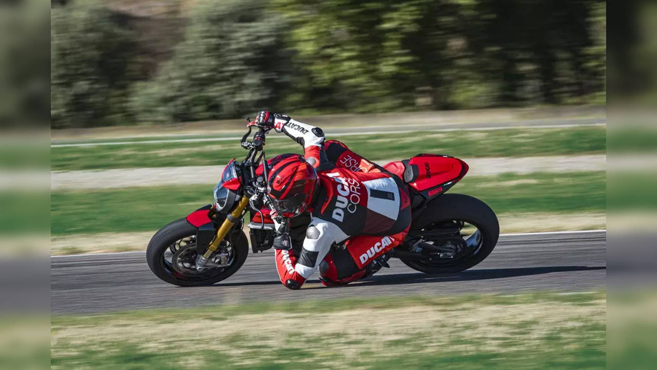 MY23 Ducati Monster