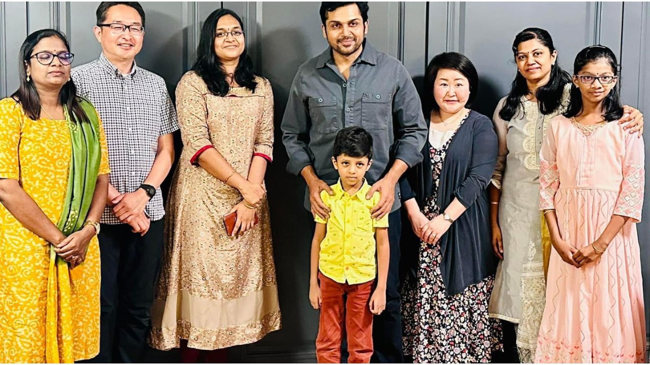 Ponniyin Selvan 2 Craze Reaches Japan! Karthi Greets Fans At Home As They Travel To India To Watch PS2  (88)