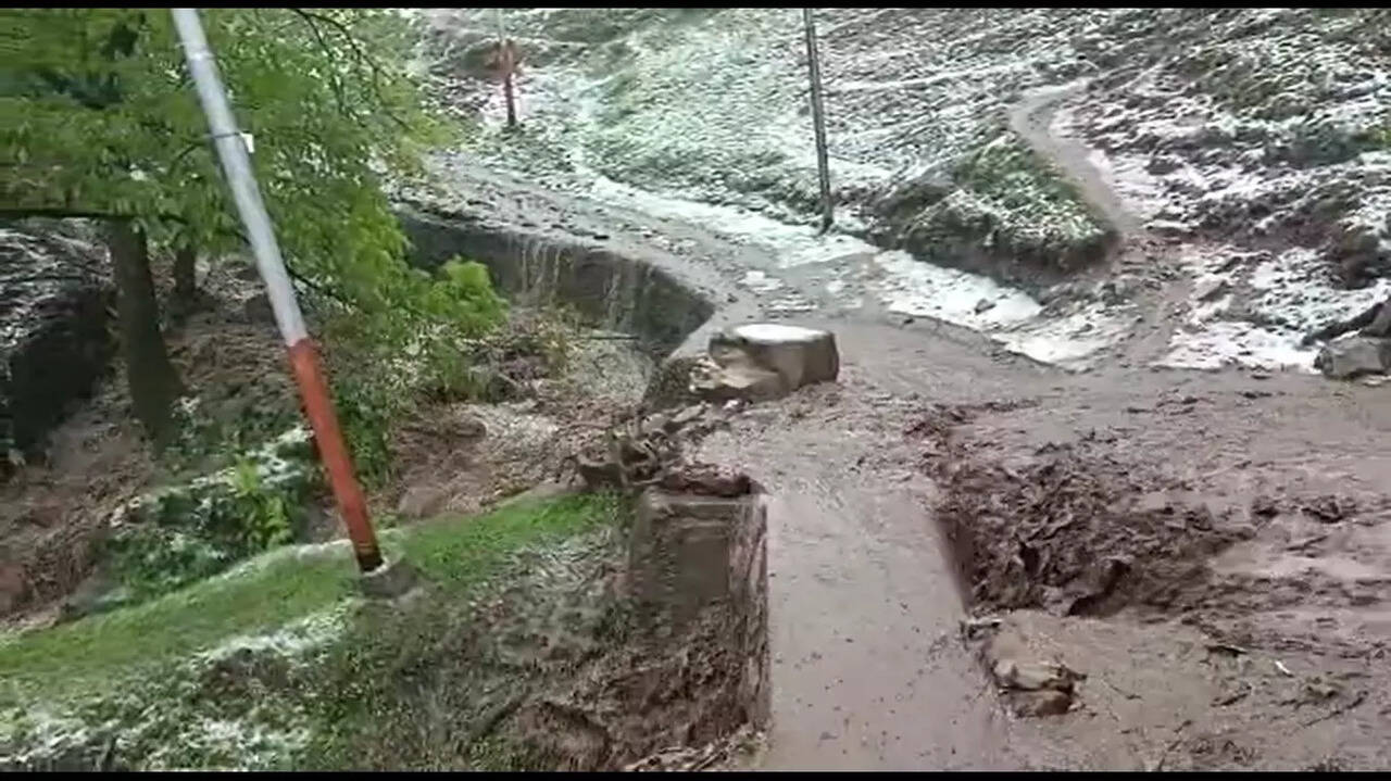 Kashmir Weather Update Flash Flood Cloudburst in Kashmir, Triggers
