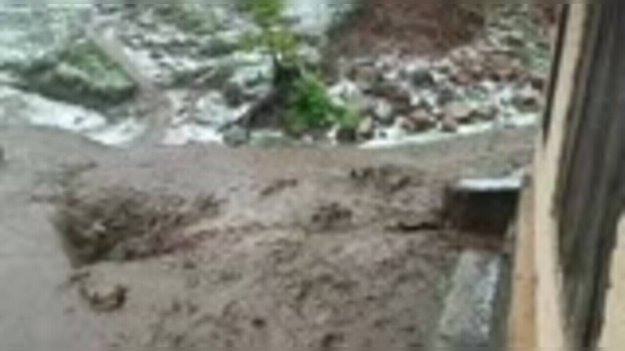 Kashmir Weather Update Flash Flood Cloudburst in Kashmir, Triggers