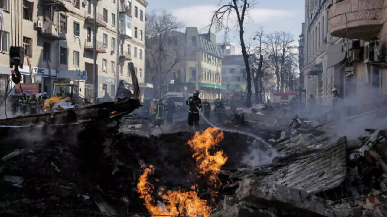 Serangan Rusia di wilayah Kherson selatan Ukraina menewaskan 16 orang setelah dugaan serangan pesawat tak berawak di Kremlin