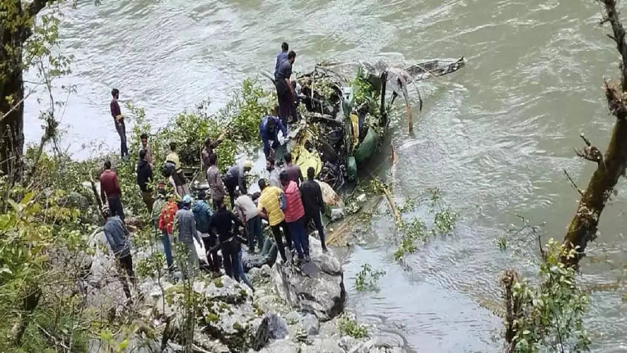 Indian Army ALH Dhruv Helicopter crashed near Kishtwar in Jammu and Kashmir