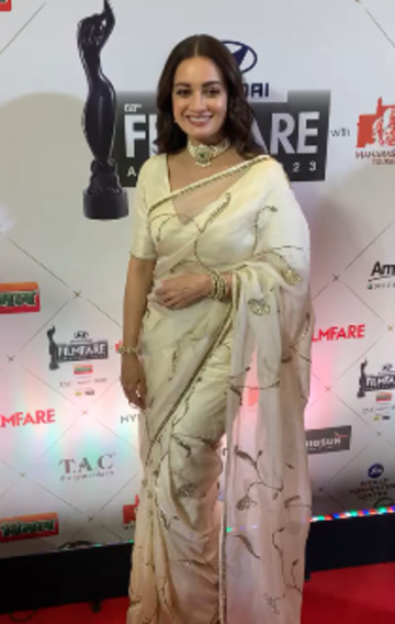 12 Best Saree Looks of Tabu That Are Timeles Forever